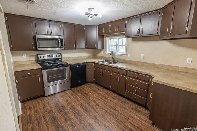 219 S Pickford, House other with 2 bedrooms, 2 bathrooms and null parking in Sabinal TX | Image 12