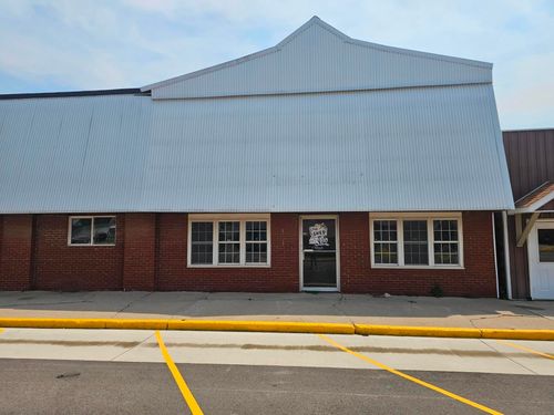512 Main St, Dumont, IA, 50625-7746 | Card Image