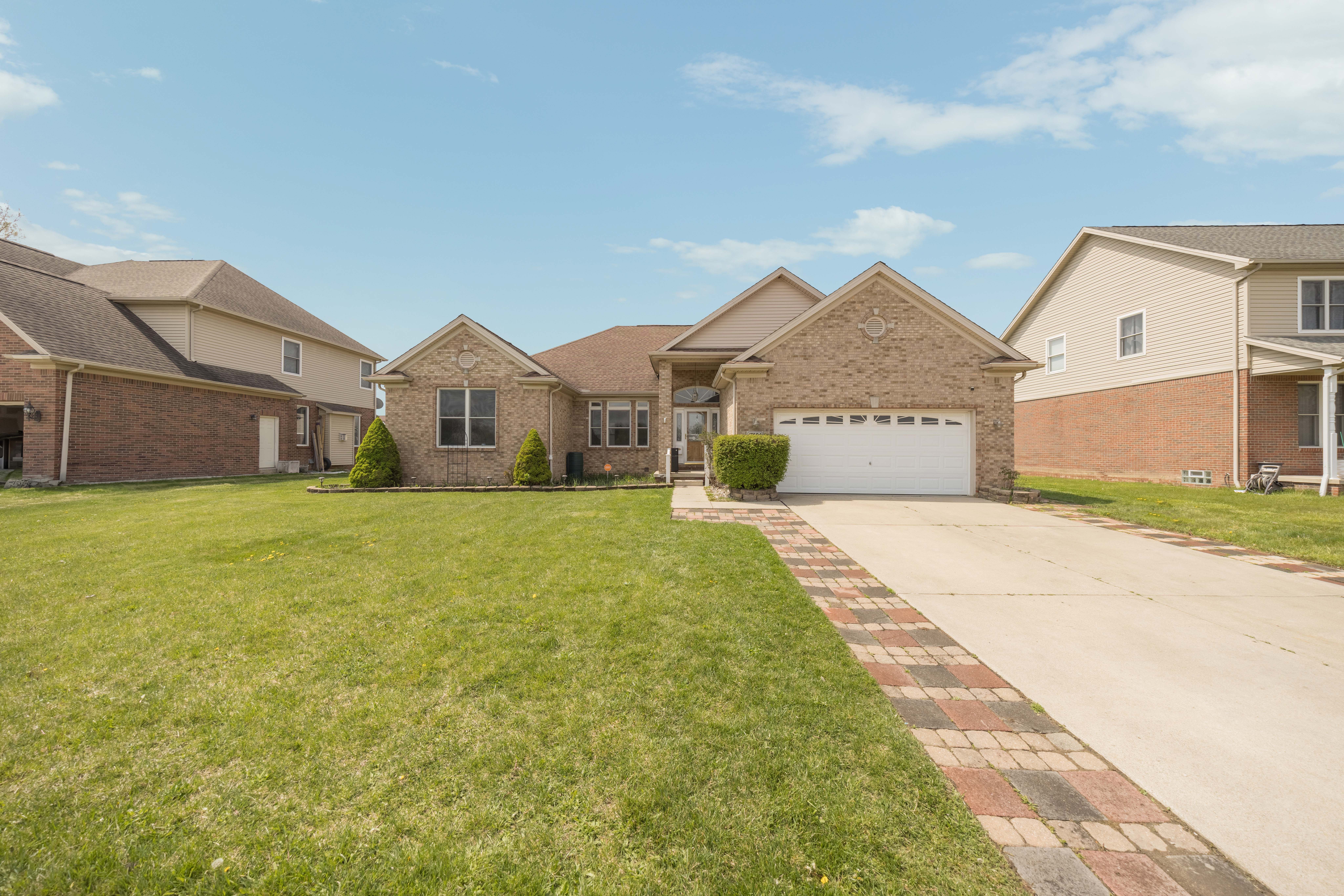 Clover St, Brownstown, MI 48193