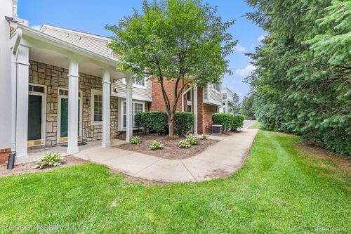 6548 Shetland Ct, Shelby Twp, MI, 48316-5033 | Card Image