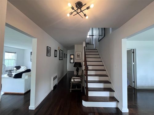 777 Hunt Ln, Manhasset, NY, 11030-2823 | Card Image