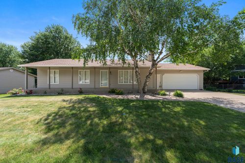 4305 S Highland Ave, Sioux Falls, SD, 57103-5013 | Card Image