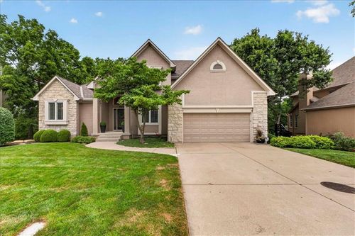 2216 Sw Waterfall Dr, Lee's Summit, MO, 64081-2200 | Card Image