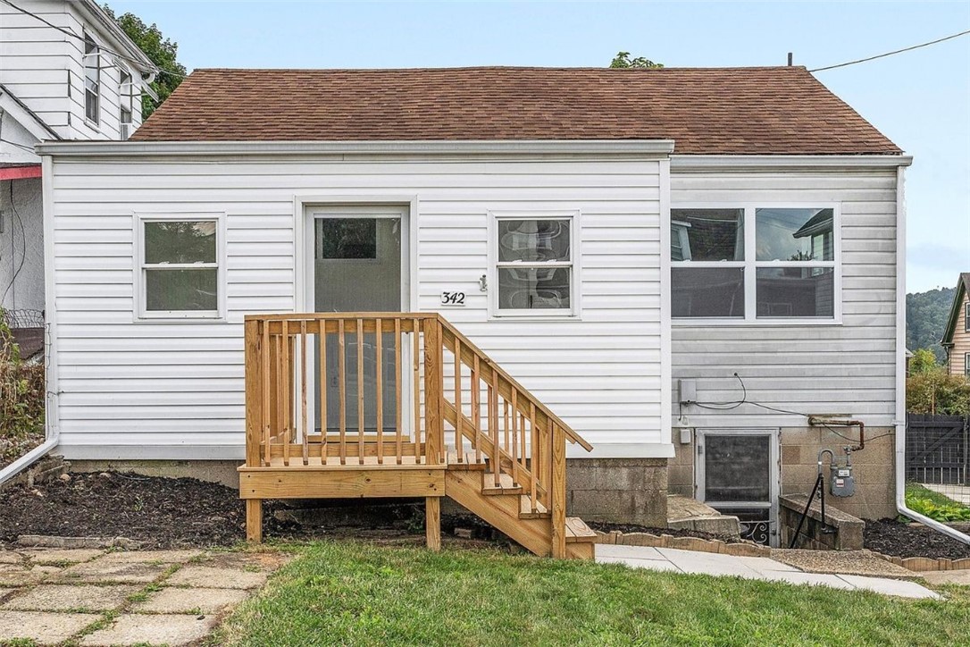 4th St, Trafford, PA 15085