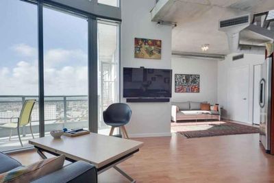 PH2-21 - 690 Sw 1st Ct, Condo with 2 bedrooms, 2 bathrooms and null parking in Miami FL | Image 1