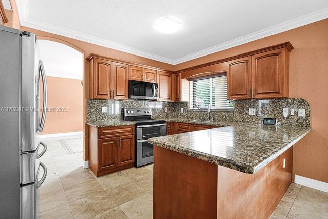 16732 Nw 89 Th Pl, House other with 4 bedrooms, 3 bathrooms and null parking in Miami Lakes FL | Image 20