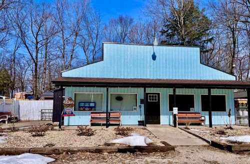 8294 Deadstream Rd, Honor, MI, 49640-9778 | Card Image