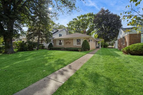 2239 Washington Ave, Wilmette, IL, 60091-2374 | Card Image