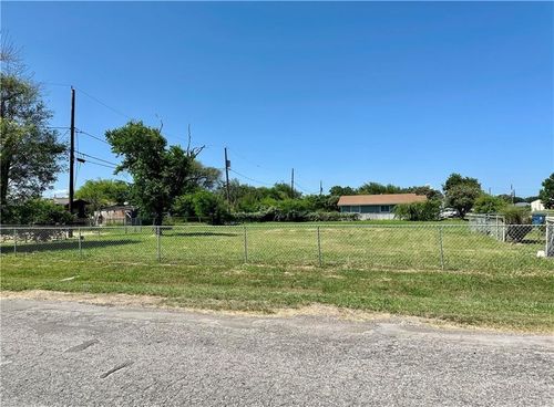 2713 El Paso Ave, Ingleside, TX, 78362-5719 | Card Image