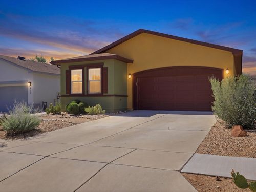 470 Zuni River Cir Sw, Los Lunas, NM, 87031-8690 | Card Image