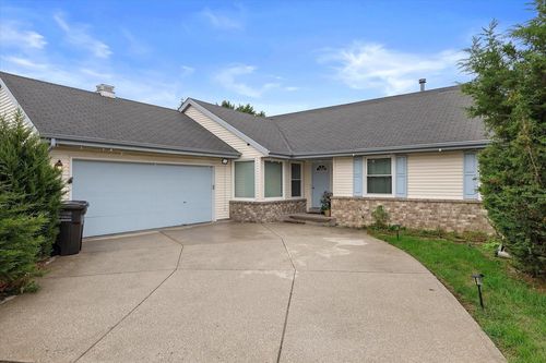 4102 W Minnesota Court, Franklin, WI, 53132 | Card Image