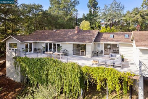 11 Los Dedos Rd, Orinda, CA, 94563-1856 | Card Image