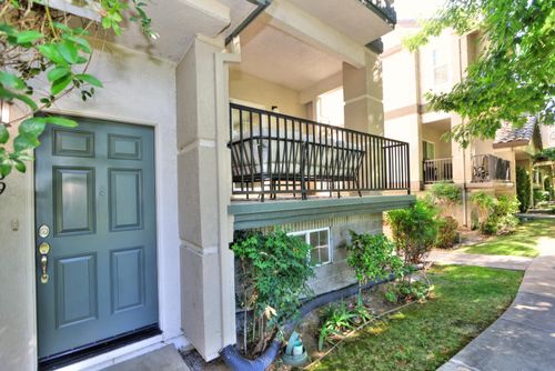 7809 Park River Oak Cir, Sacramento, CA, 95831-5816 | Card Image