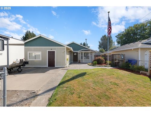 1102 S 11th Ave, Kelso, WA, 98626-2829 | Card Image