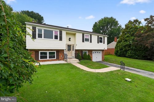 696 Boxwood Dr, UPPER CHICHESTER, PA, 19014-2402 | Card Image