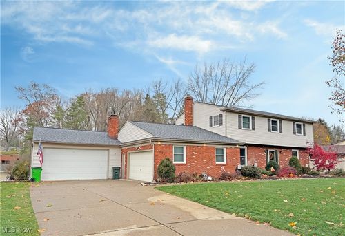 1935 Devonshire Drive Nw, Canton, OH, 44708 | Card Image