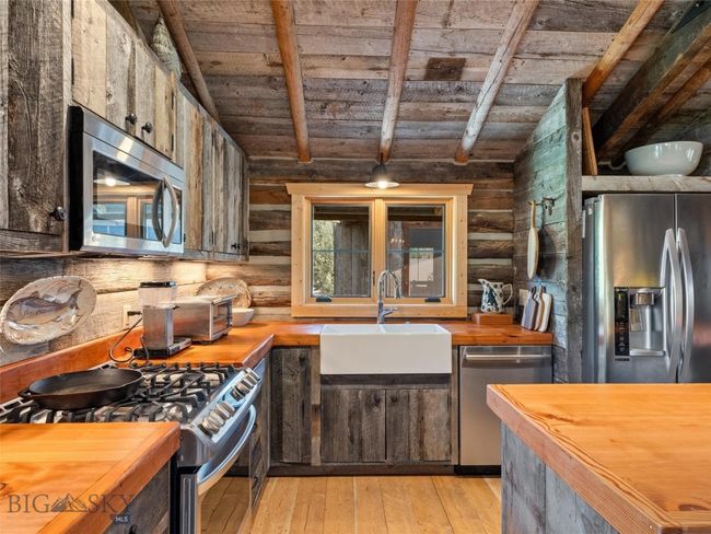 Farmhouse sink & Stainless Appliances | Image 13