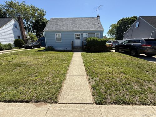 150 Oriole Rd, Levittown, NY, 11756-5023 | Card Image