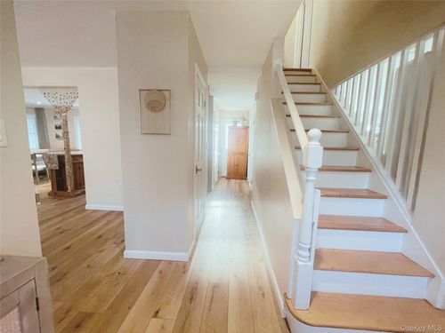 10 Lundy Ln, Larchmont, NY, 10538-2528 | Card Image