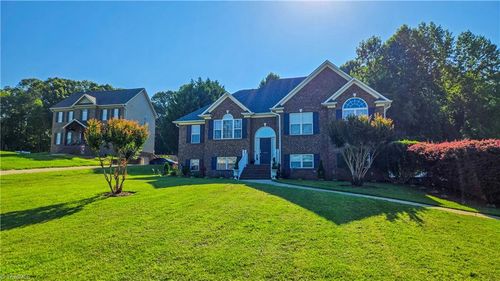 5333 Graycliff Ln, Clemmons, NC, 27012-9397 | Card Image
