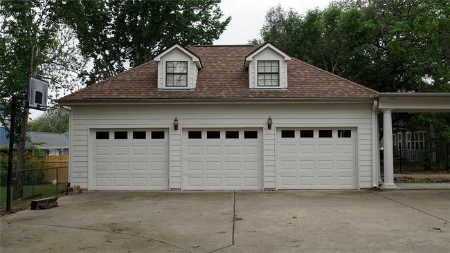 3 Car Garage | Image 31