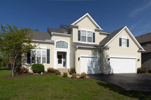 131 Glenbrook Cir, Gilberts, IL, 60136-4079 | Card Image