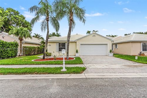 15251 Wilshire Way, Pembroke Pines, FL, 33027-2214 | Card Image