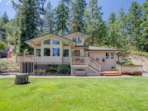2091 Lakeshore Dr, Klamath Falls, OR, 97601-9114 | Card Image