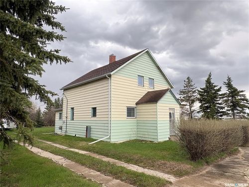 102- 104 2 Ave, Meacham, SK, S0K | Card Image