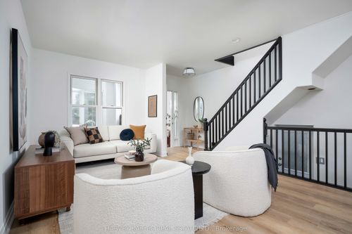 41 Chisholm Ave, Toronto, ON, M4C4V1 | Card Image