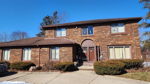 35312 Northmont Dr, Farmington Hills, MI, 48331-2643 | Card Image