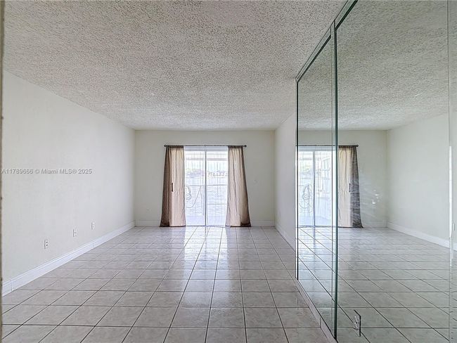 5863 - 5863 W 28 Th Ave, Condo with 2 bedrooms, 2 bathrooms and null parking in Hialeah FL | Image 12