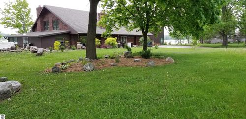 1084 Clubhouse Dr, Lake Isabella, MI, 48893-9339 | Card Image