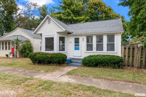 213 W Conrey St, Williamsville, IL, 62693-9757 | Card Image