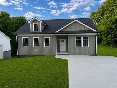 134 Pinnix St, Jonesville, NC, 28642-2113 | Card Image