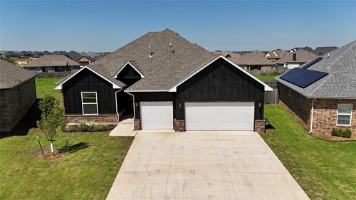 10617 Little Sallisaw Creek Dr, Yukon, OK, 73099-1722 | Card Image