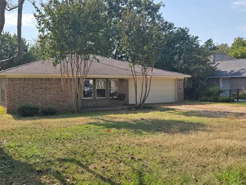 234 Navajo Trl, Lake Kiowa, TX, 76240-9455 | Card Image