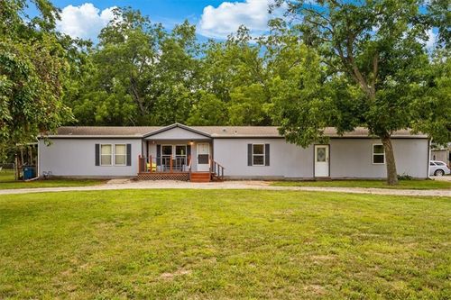415 1st St, Le Roy, KS, 66857-9471 | Card Image