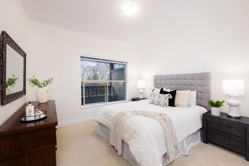305-1468 St Andrews Ave, North Vancouver, BC, V7L0A8 | Card Image