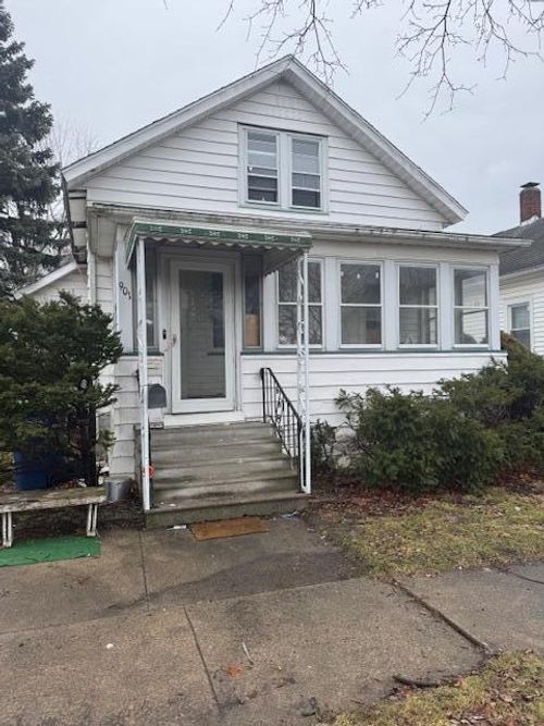 901 S Monroe St, Bay City, MI, 48708-7294 | Card Image