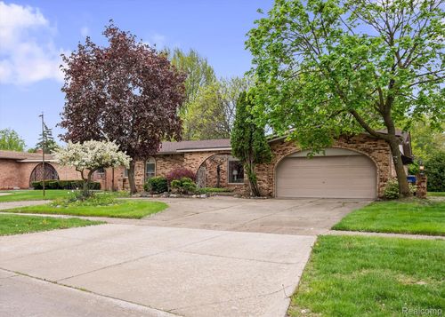 11326 Common Road, Warren, MI, 48093 | Card Image