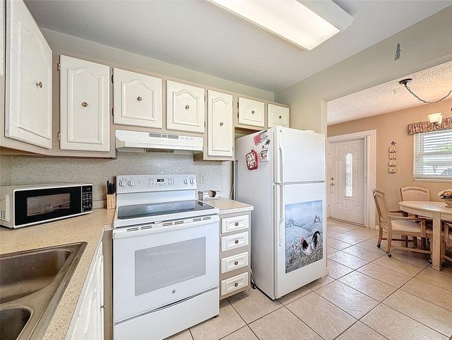 11821 Boynton Ln, Condo with 2 bedrooms, 2 bathrooms and null parking in New Port Richey FL | Image 11