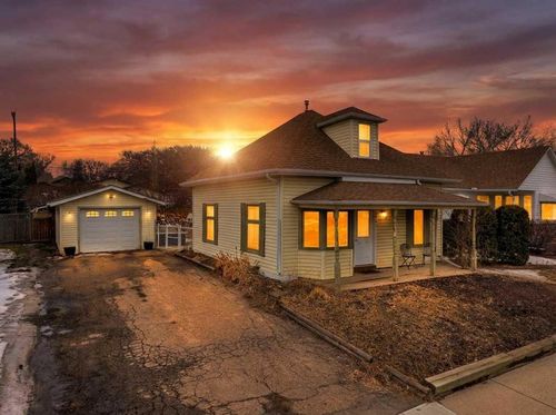 5236 50 St, Lacombe, AB, T4L1J1 | Card Image