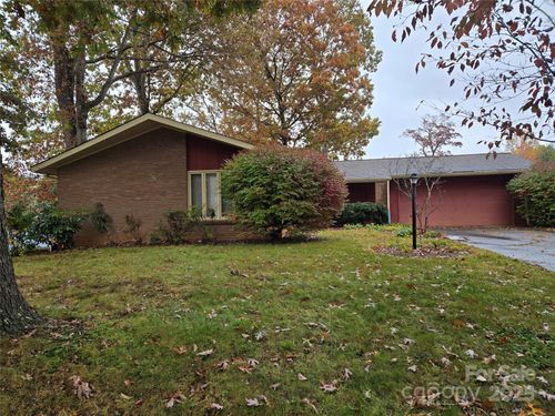 180 Oak Park Dr, Clyde, NC, 28721-8494 | Card Image