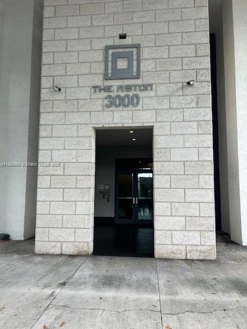 apt-1117-3000 Coral Way, Miami, FL, 33145-3239 | Card Image