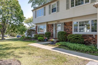 880 Dunham Lane, House other with 3 bedrooms, 2 bathrooms and 2 parking in Buffalo Grove IL | Image 3