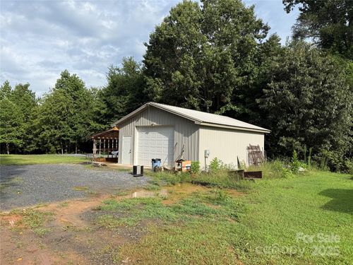 637 Ridge Rd, Marion, NC, 28752-4274 | Card Image
