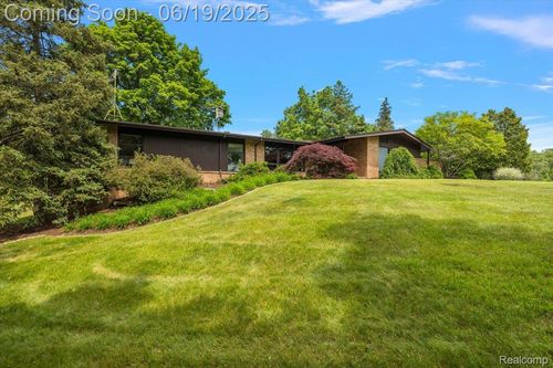 2732 Lone Pine Rd, West Bloomfield, MI, 48323-3620 | Card Image