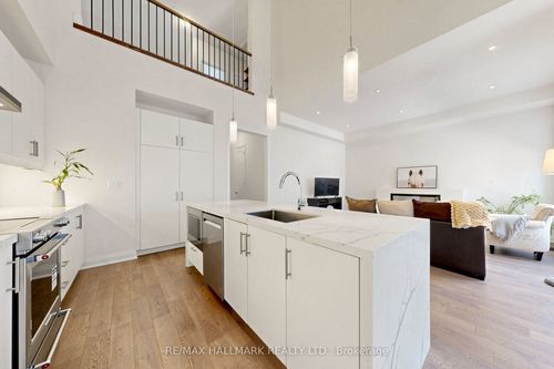 16 Vern Robertson Gate, Uxbridge, ON, L9P0R9 | Card Image