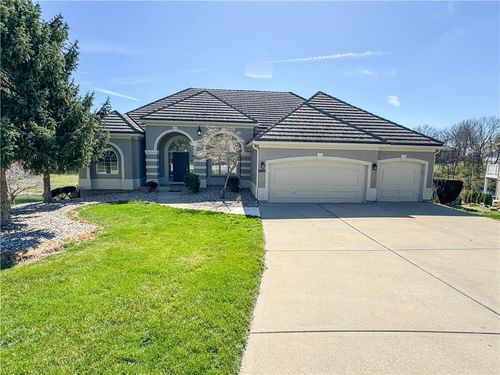 613 Ne Persimmon Cir, Lee's Summit, MO, 64064-2128 | Card Image